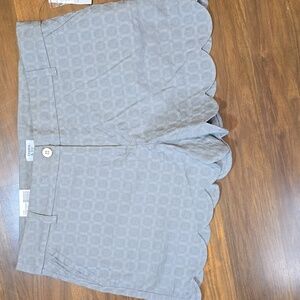 Crown & Ivy Shelby Scalloped Hem Shorts